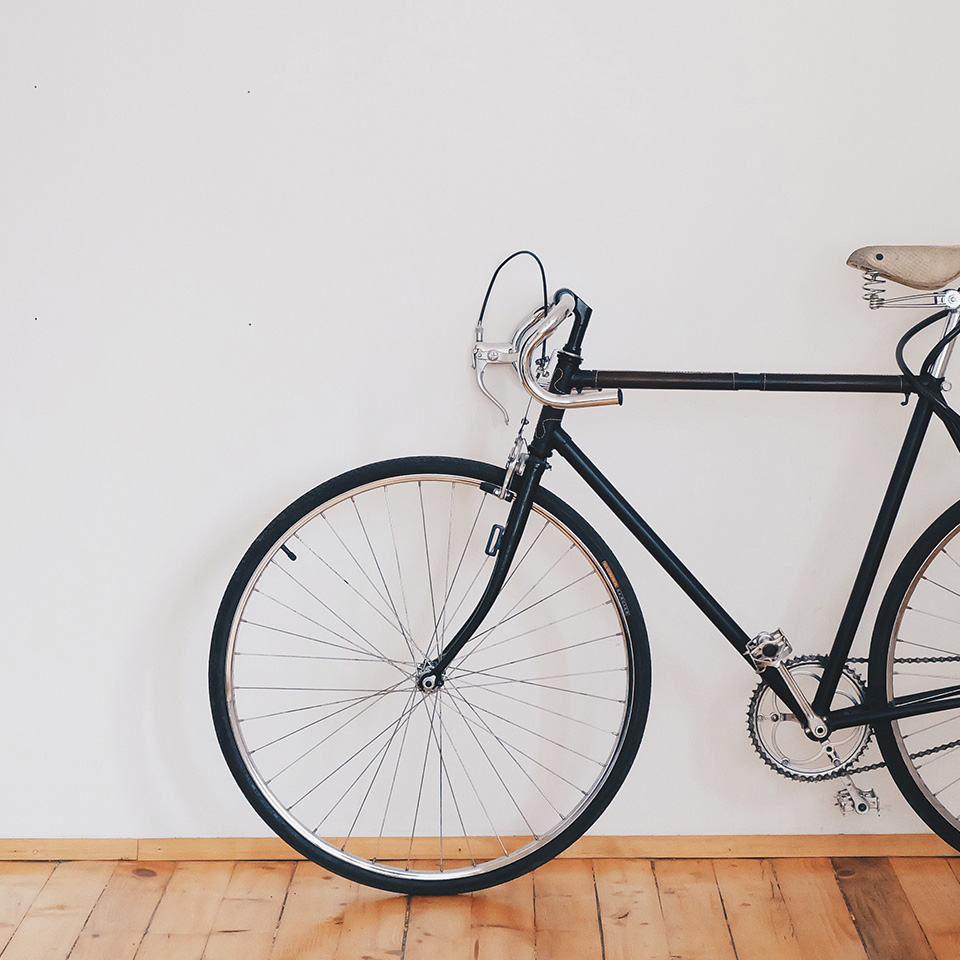 career-office-04.jpg Minimalistic bike in fron of a wall